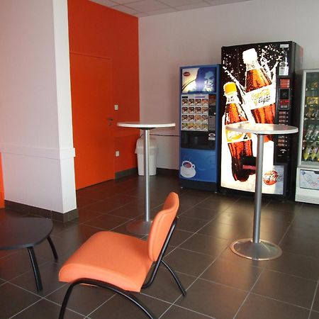 Jf Accueil & Formation Hotel Cholet Exterior foto