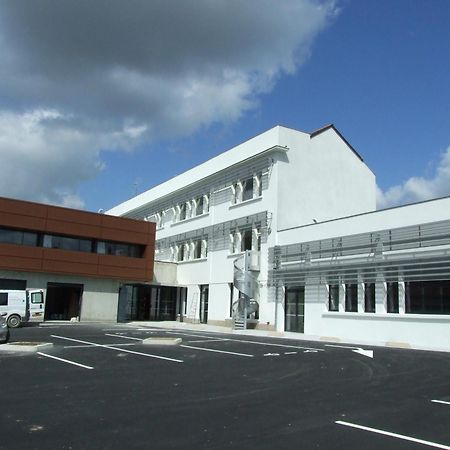 Jf Accueil & Formation Hotel Cholet Exterior foto