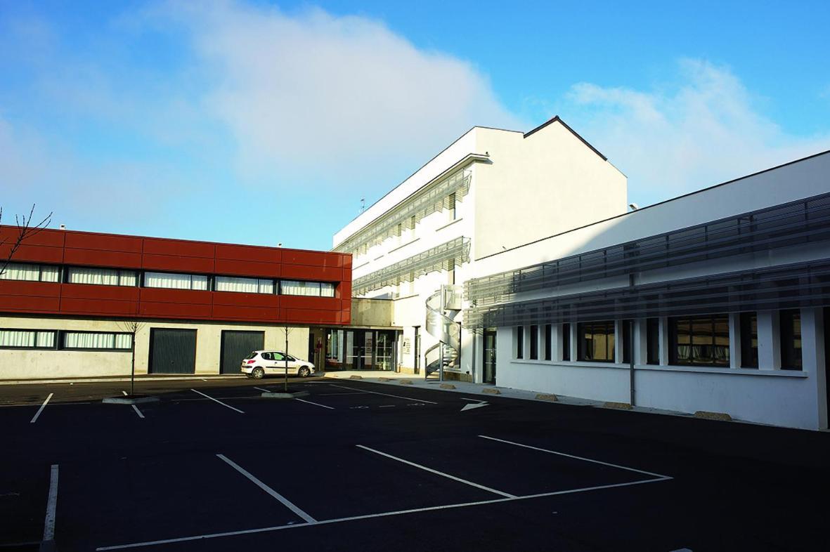 Jf Accueil & Formation Hotel Cholet Exterior foto