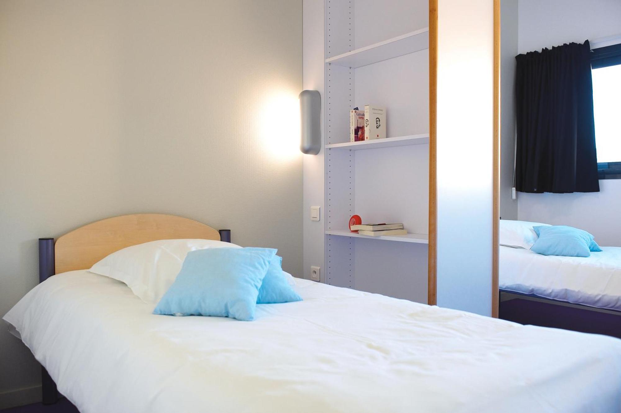 Jf Accueil & Formation Hotel Cholet Exterior foto
