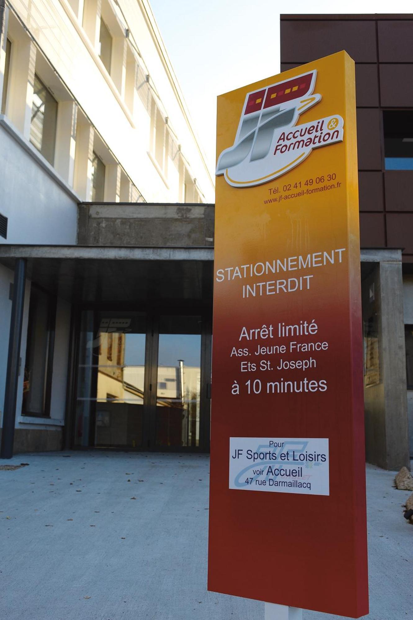 Jf Accueil & Formation Hotel Cholet Exterior foto