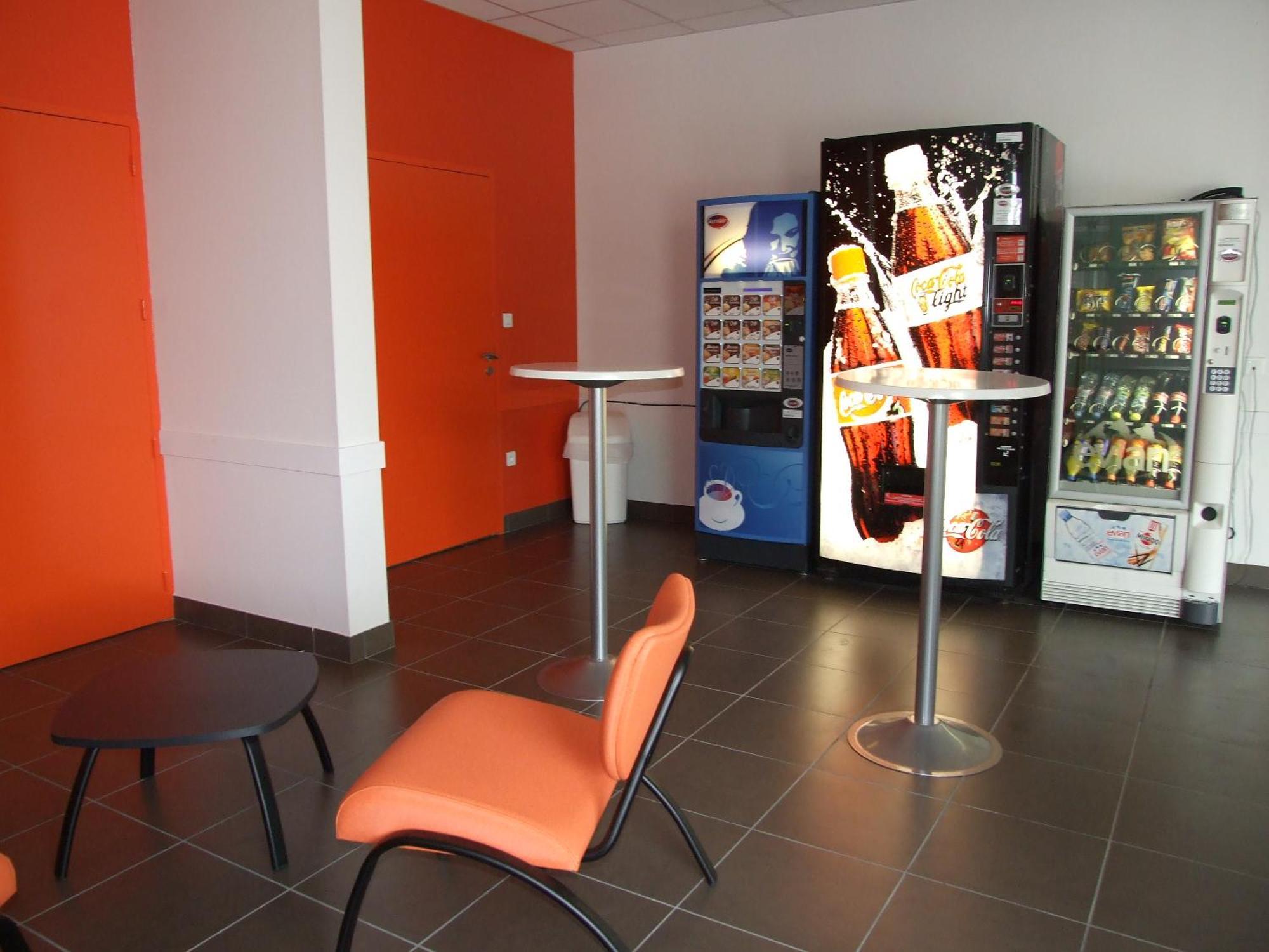 Jf Accueil & Formation Hotel Cholet Exterior foto