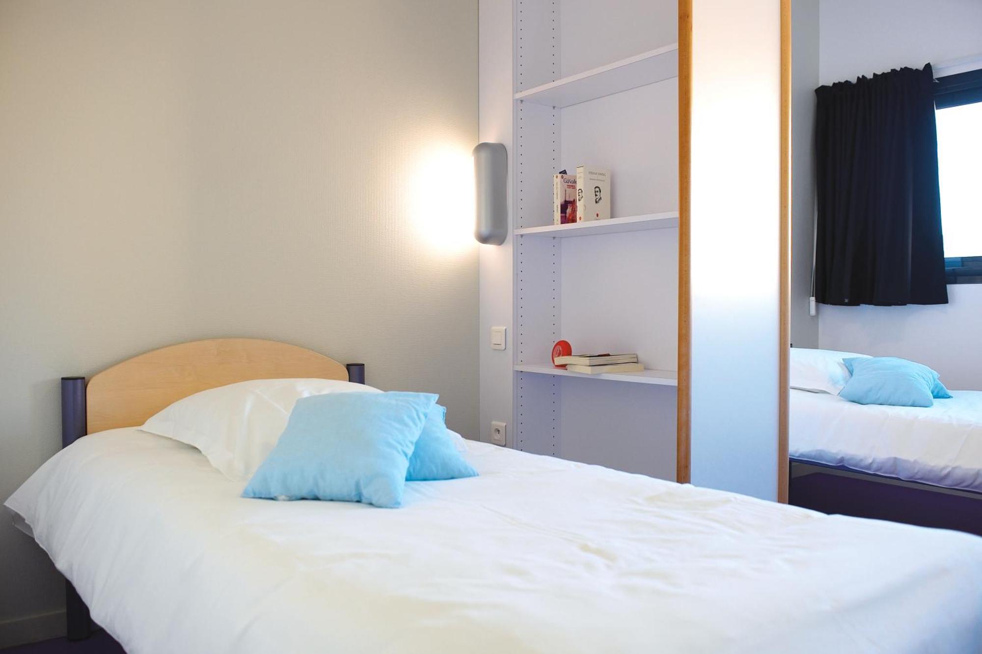 Jf Accueil & Formation Hotel Cholet Exterior foto